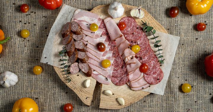 Employé(e) de libre-service stand charcuterie